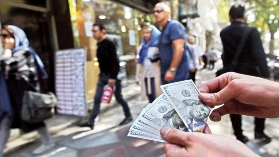 بررسی تغییرات قیمت دلار در ۱۰۰ روز نخست دولت‌ها؛ از رفسنجانی تا پزشکیان